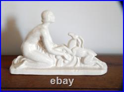 ANCIENNE SCULPTURE Art Déco en Céramique Craquelée Jeune Femme avec Chien