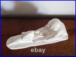 ANCIENNE SCULPTURE Art Déco en Céramique Craquelée Jeune Femme avec Chien