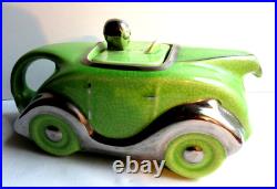 Ancienne voiture anglaise Art Déco, céramique verte craquelée servant de théière