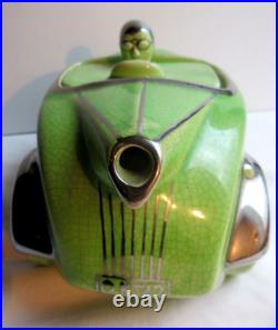 Ancienne voiture anglaise Art Déco, céramique verte craquelée servant de théière
