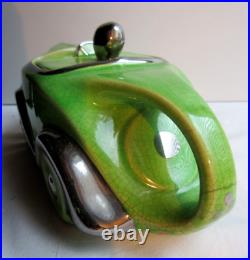 Ancienne voiture anglaise Art Déco, céramique verte craquelée servant de théière