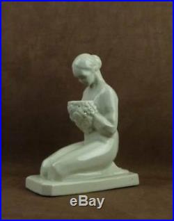 Belle Sculpture Veilleuse Art Deco Femme En Ceramique Craquelee Signee