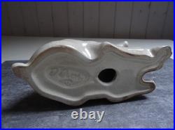 Biche assise art déco, céramique craquelée ivoire, intacte