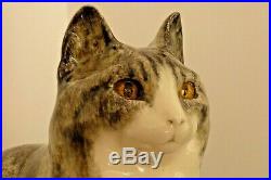 Chat assis en céramique XXème yeux en sulfure