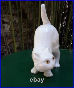 Chat de toiture en céramique art déco, chat blanc, yeux en verre