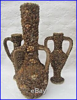 Ensemble de vases céramique couverts de coquillage années 50. Nouvelle calédonie