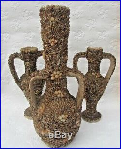 Ensemble de vases céramique couverts de coquillage années 50. Nouvelle calédonie
