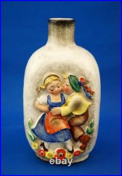 Franz Goebel Hummel, Bouteille céramique Art déco, décor bas-relief XX Allemagne