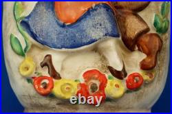 Franz Goebel Hummel, Bouteille céramique Art déco, décor bas-relief XX Allemagne