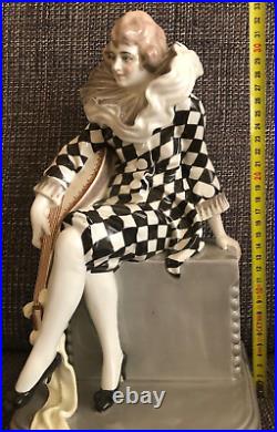 GOLDSCHEIDER 5030 PIERRETTE mit LAUTE Austrian Art Deco ceramic WILHELM TOMASCH