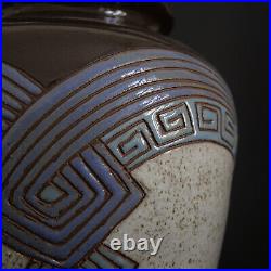 Grand vase en céramique vernissée à motifs art-déco, H 22.5 cm