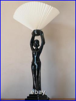 Grande lampe art déco femme en céramique abat-jour éventail en lin Grande lampe art déco femme en céramique abat-jour éventail en lin