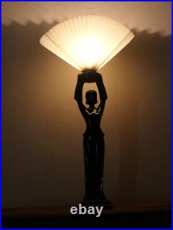 Grande lampe art déco femme en céramique abat-jour éventail en lin Grande lampe art déco femme en céramique abat-jour éventail en lin
