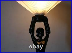 Grande lampe art déco femme en céramique abat-jour éventail en lin Grande lampe art déco femme en céramique abat-jour éventail en lin