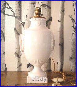 Grande lampe de forme vase en céramique blanche d'époque 1930 environ