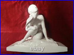 Groupe Sculpture En Faience Art Deco Ceramique Signe Femme Nue Aigle Faucon