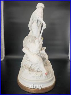 Imposant groupe en porcelaine biscuit signé d'après Joseph d'Asté scène paysanne