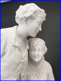 Imposant groupe en porcelaine biscuit signé d'après Joseph d'Asté scène paysanne Imposant groupe en porcelaine biscuit signé d'après Joseph d'Asté scène paysanne