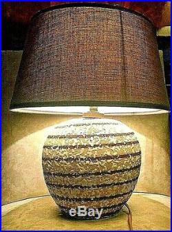 LAMPE BOULE ART DECO céramique, genre J BESNARD bande brune & émail crispé blanc