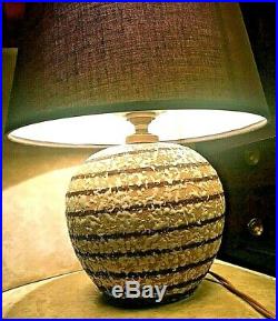 LAMPE BOULE ART DECO céramique, genre J BESNARD bande brune & émail crispé blanc