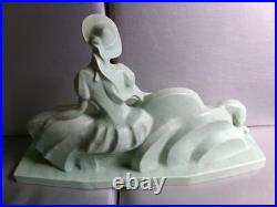 LEJAN ceramique craquelée Femme au levrier longueur 51 cm Art deco LEJAN ceramique craquelée Femme au levrier longueur 51 cm Art deco