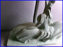LEJAN ceramique craquelée Femme au levrier longueur 51 cm Art deco LEJAN ceramique craquelée Femme au levrier longueur 51 cm Art deco