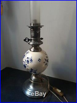 Lampe à pétrole en céramique de Delft et étain XIX ème