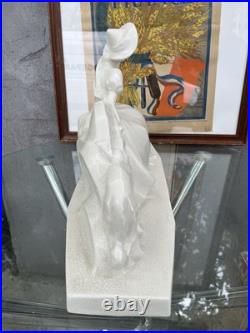 Lejan Femme Elegante Et Levrier Ceramique Craquelee Art Deco