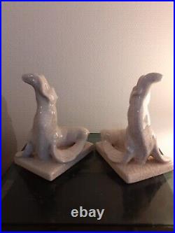 Paire De Serre Livres En Céramique Craquelée Figurant Des Éléphants De Mer. Art