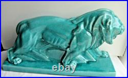 Sculpture Art Déco, céramique craquelée bleu-céladon Lion Peugeot sur terrasse