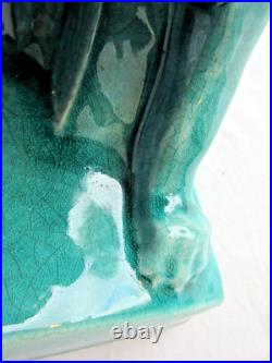 Sculpture Art Déco, céramique craquelée bleu-céladon Lion Peugeot sur terrasse