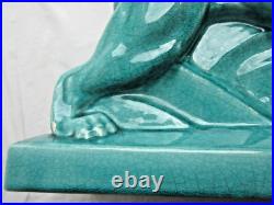 Sculpture Art Déco, céramique craquelée bleu-céladon Lion Peugeot sur terrasse