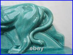 Sculpture Art Déco, céramique craquelée bleu-céladon Lion Peugeot sur terrasse