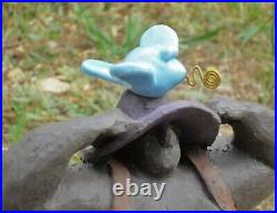 Sculpture céramique Femme assise à L'oiseau bleu Piece unique et signée