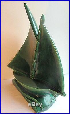 Sculpture céramique craquelée Art Déco, signée LEJAN Le Bateau à voiles vertes