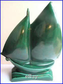 Sculpture céramique craquelée Art Déco, signée LEJAN Le Bateau à voiles vertes