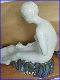 Sculpture céramique faïence (craquelé) femme nue au lévrier Art Déco 1930F