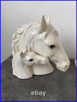 Serre livre cheval et poulain ceramique blanche style art deco Équitation