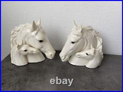 Serre livre cheval et poulain ceramique blanche style art deco Équitation