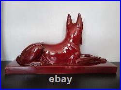 Statue chien berger allemand en céramique émaillée rouge Saint Clément Art Déco