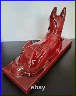 Statue chien berger allemand en céramique émaillée rouge Saint Clément Art Déco