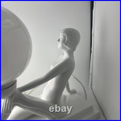 Sublime Lampe Vintage en Céramique et Opaline Design Femme Nue 1970s Art Déco Sublime Lampe Vintage en Céramique et Opaline Design Femme Nue 1970s Art Déco