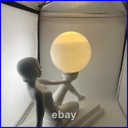 Sublime Lampe Vintage en Céramique et Opaline Design Femme Nue 1970s Art Déco Sublime Lampe Vintage en Céramique et Opaline Design Femme Nue 1970s Art Déco