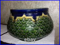 Superbe et ancien cache pot. Ceramique peinte Art Deco signé thomas sergent