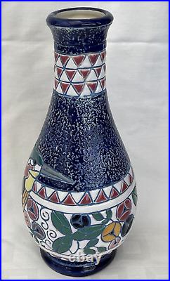 Vase AMPHORA, céramique, décor oiseau Art Déco, Tchécoslovaquie, XXè, H 25 cm Vase AMPHORA, céramique, décor oiseau Art Déco, Tchécoslovaquie, XXè, H 25 cm