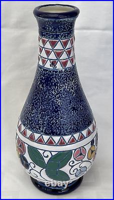 Vase AMPHORA, céramique, décor oiseau Art Déco, Tchécoslovaquie, XXè, H 25 cm Vase AMPHORA, céramique, décor oiseau Art Déco, Tchécoslovaquie, XXè, H 25 cm