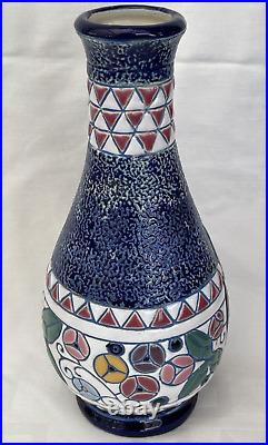 Vase AMPHORA, céramique, décor oiseau Art Déco, Tchécoslovaquie, XXè, H 25 cm Vase AMPHORA, céramique, décor oiseau Art Déco, Tchécoslovaquie, XXè, H 25 cm