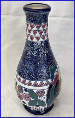 Vase AMPHORA, céramique, décor oiseau Art Déco, Tchécoslovaquie, XXè, H 25 cm Vase AMPHORA, céramique, décor oiseau Art Déco, Tchécoslovaquie, XXè, H 25 cm