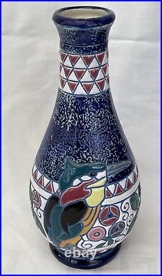 Vase AMPHORA, céramique, décor oiseau Art Déco, Tchécoslovaquie, XXè, H 25 cm Vase AMPHORA, céramique, décor oiseau Art Déco, Tchécoslovaquie, XXè, H 25 cm