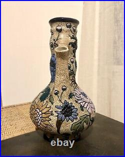 Vase Art Deco Amphora en céramique a decor de fleurs Tchécoslovaquie